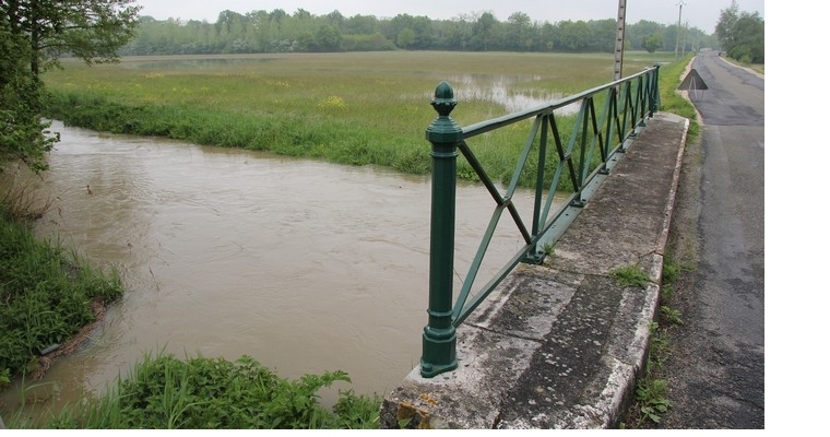 La rivière est encore sortie de son lit...mais 4h du matin ça fait tôt !!!!